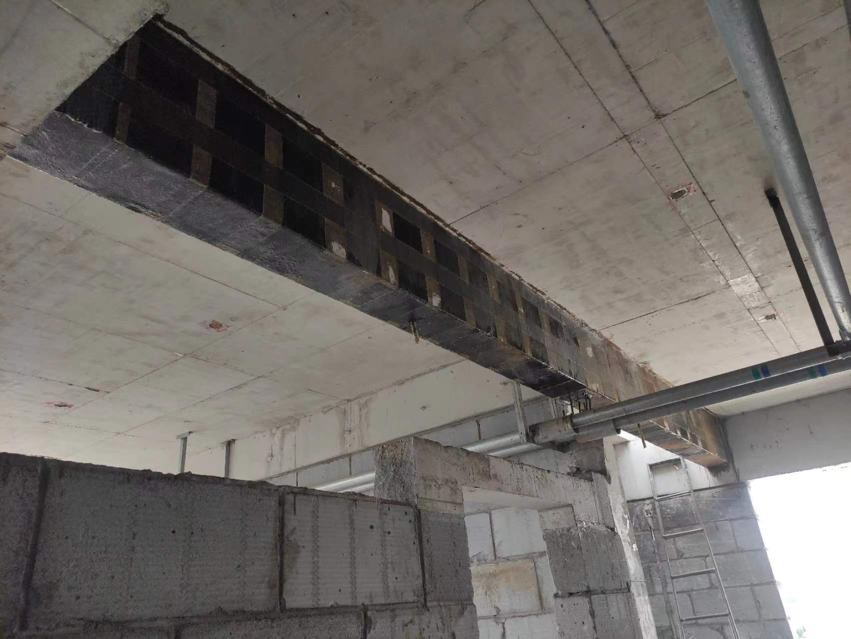宁波现浇楼板开洞运用碳纤维加固和粘钢加固